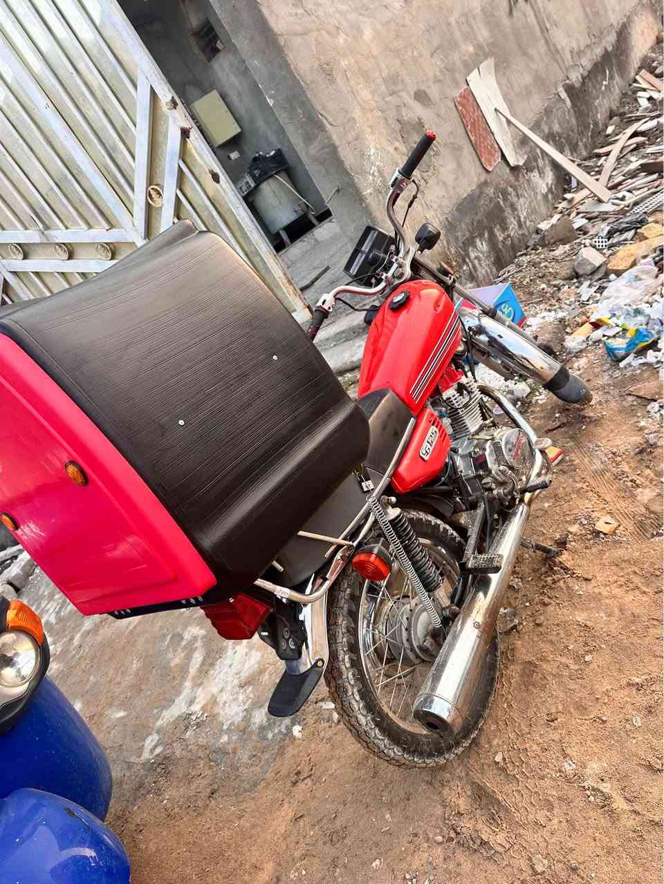 دراجه يراني نامه مال شغل دلفري وياهه صندوك 
دراجه دوات سعر600عنواني البصره تنوّمه شط العرب 
هاتف ***********واتساب شط العرب, البصرة
