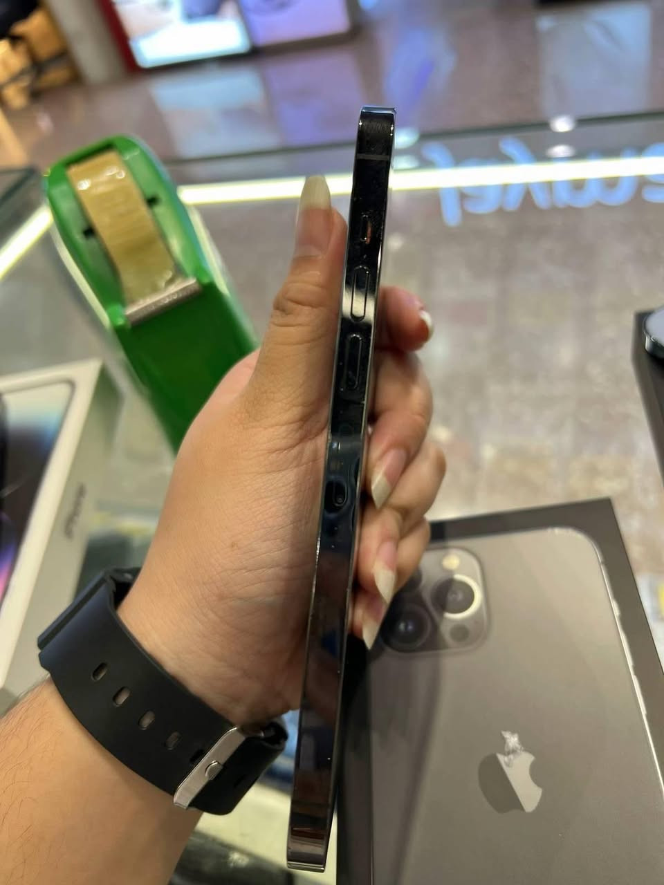 السلام عليكم ايفون 13 bro max بطاريه85 ذاكره 256 الكارتون مال جهاز موجوده للبيع السعر ٦٥٠ مجال قليل مكان حله ابي غرق ***********
