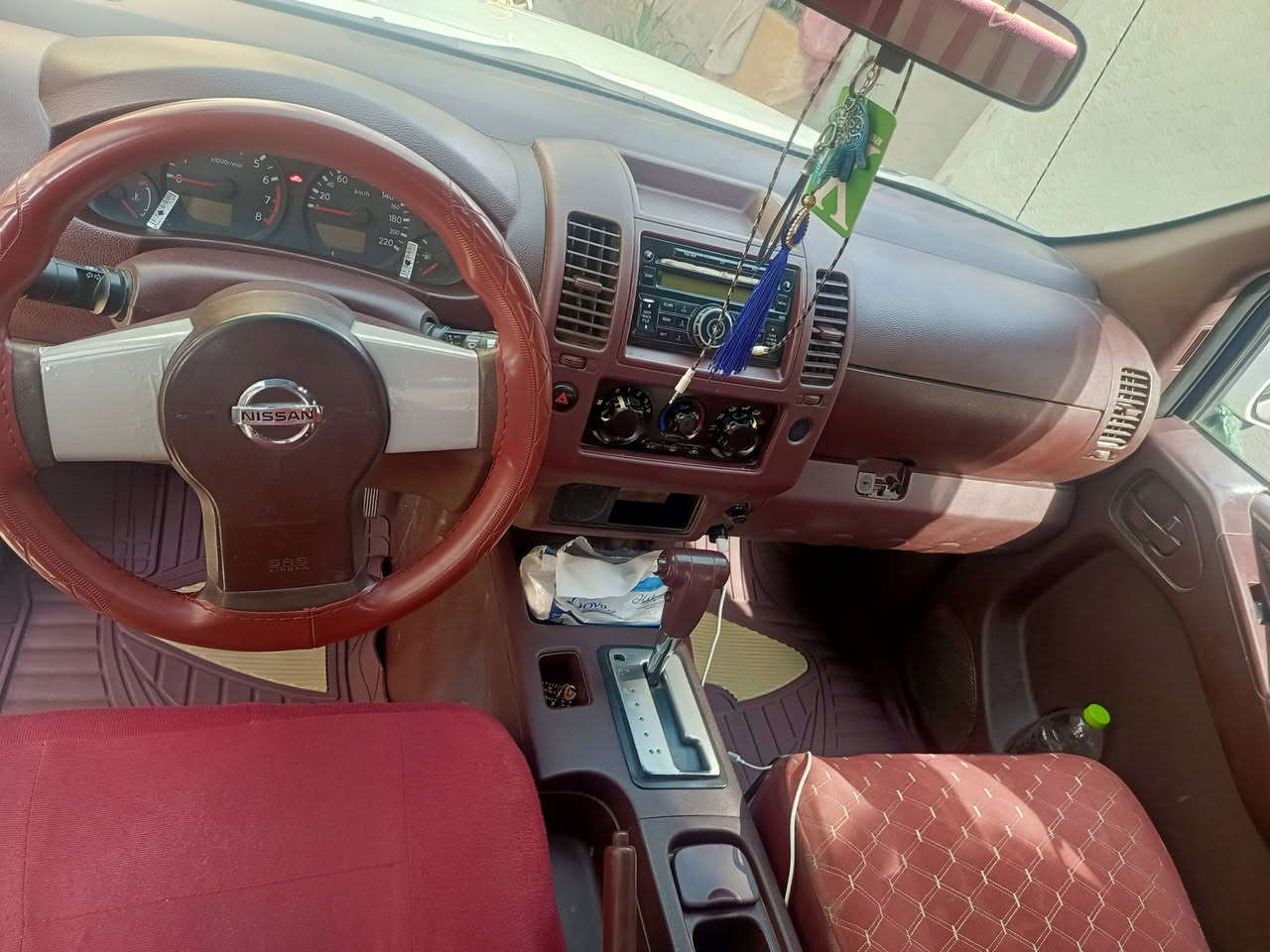 السلام عليكم بيك اب نيسان نيفارا موديل 2012 رقم بغداد گير  اوتوماتيك محرك بلادي سياره نظيفه وحلوه ما بيها اي عيب سنويه لغايه 2026 شهر السادس للاتصال***********
