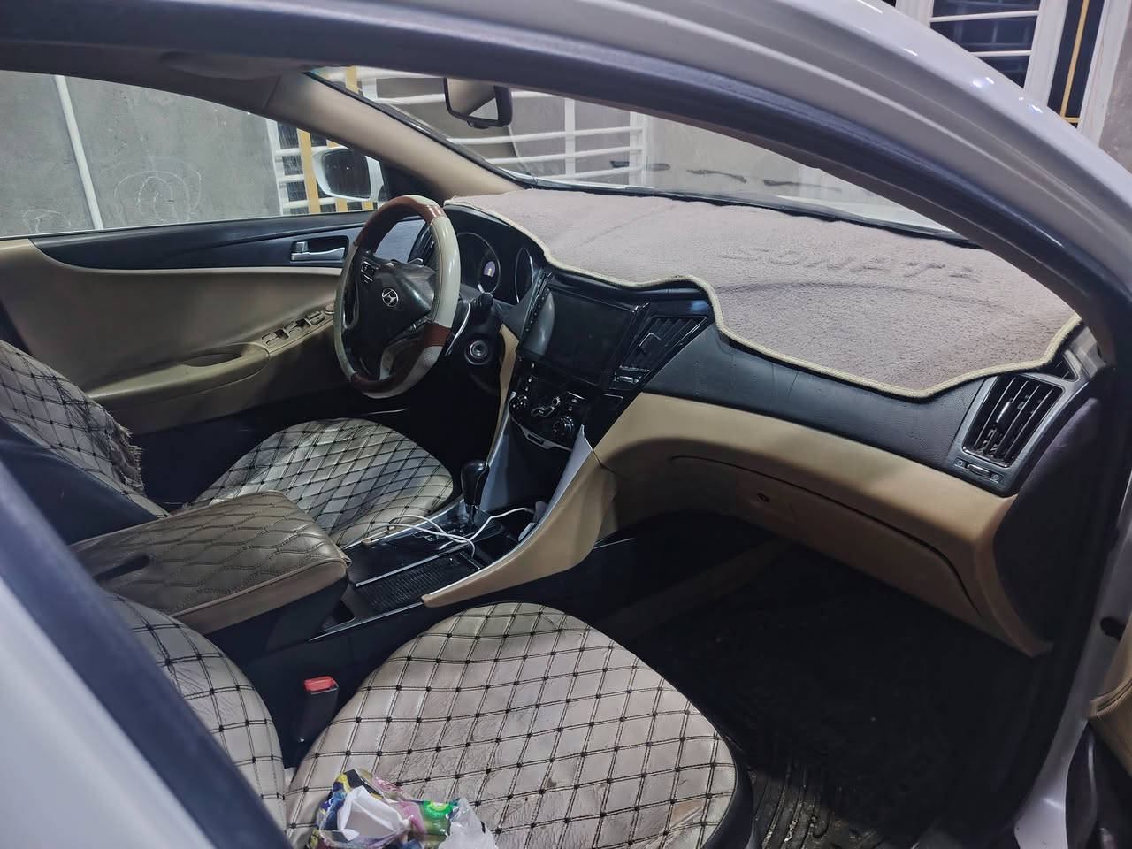 السلام عليكم ورحمة الله
سياره سوناتا خليجي ٢٠١١ ابيض صدفي بأسمي تحويل ثاني يوم

حاله السياره ممتازه من المحرك والكير

تعمل على نضام الغاز والبانزين

ضربه السياره فقط الجنطه شبر 

السياره بحاجه الى بوليش وترتيب بسيط
. المكان بغداد التاجي

السعر ١١٨   

***********
.

رفع المنشور بندا يا الله
