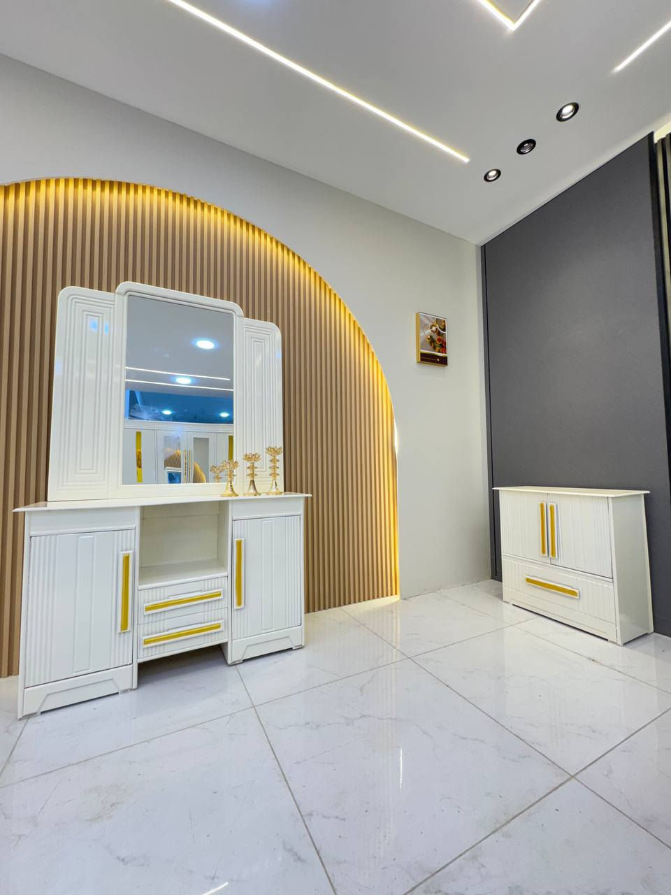 السعر // مليون و150 الف  فقط 😍

🔅تفاصيل الغرفة المرمري  ....

 خارج ٤ملم ام دي اف 🔺
وداخل معاكس ٣ملم 
صبغ حراري  درجة اولى 

عدد القطع  ٧ قطع 😍
🔺1 //جرباية  قياس  ١٦٠ × ٢٠٠ 
🔺//ميز جانبي ايسر قياس ٥٠
🔺2// وميز  جانبي  قياس ٥٠
🔺3// زاوية ارتفاع مترين عرض ٨٠
🔺4// وميز بلازمه  
🔺5//وميز مراية ارتفاع مترين عرض ١٢٠
🔺6// وكنتور ٦ باب  ارتفاع مترين و١٥ طول ٣ متر و١٥

القطعه الثامنة حسب الطلب شازلون
سعرها ٥٠ الف ❤️

(توصيل مجاني مركز بغداد )
التوصيل يشمل الشد مجاني 🔥
(اطراف ٥٠)
باقي المحافضات حسب البعد
شازلون سعرها ٥٠ الف
شازلون مخزن ٧٥ الف


**إذا كنت صاحب هذا الإعلان وتريد حذفه لأي سبب، رجاءا أرسل رسالة إلى الدعم الفني**