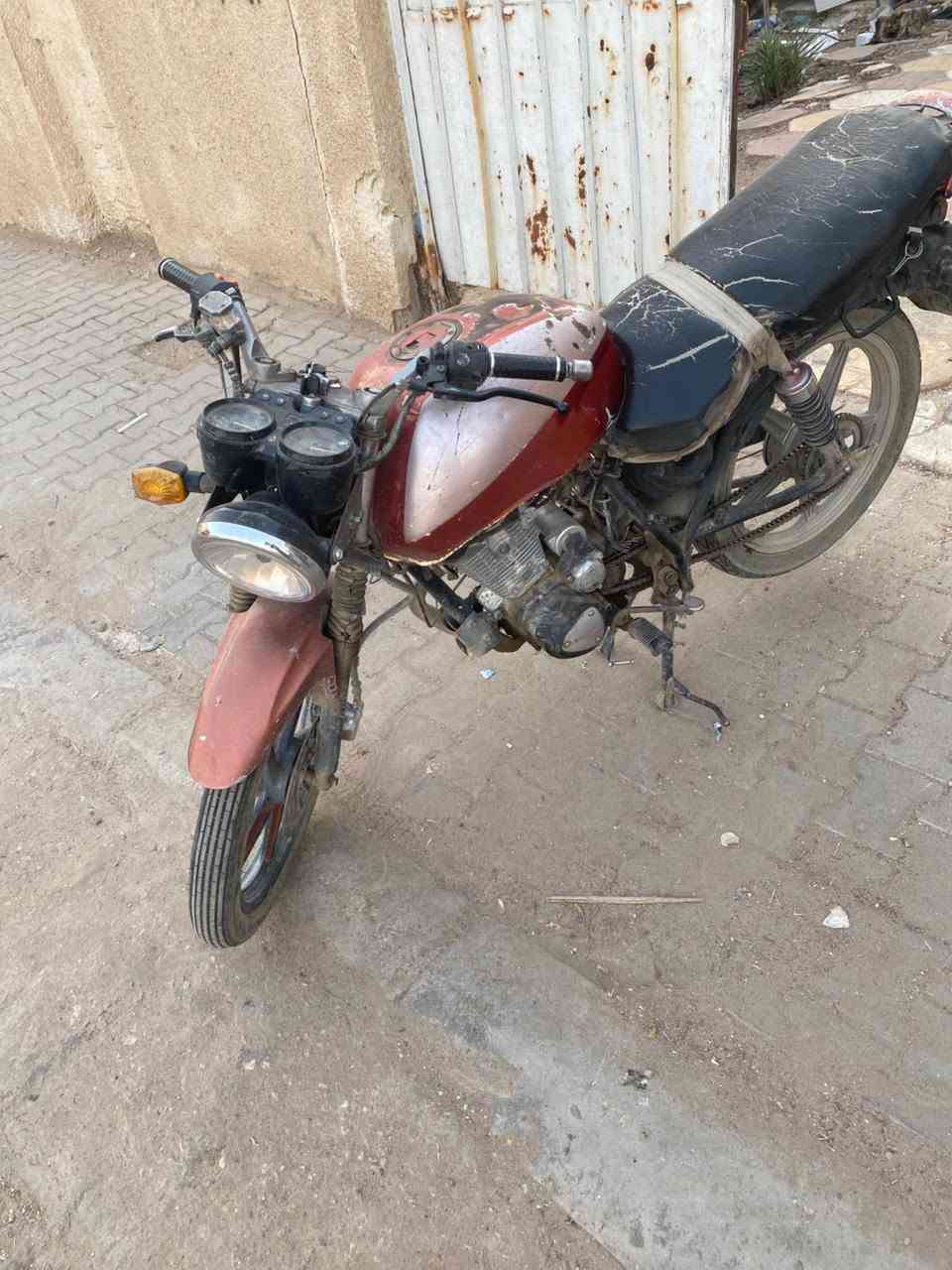 سلام عليكم 
دراجه للبيع الدراجه شغاله اصوليه اكفلها من السرقه السعر 250 وبيها مجال 
للاستفسار ***********
