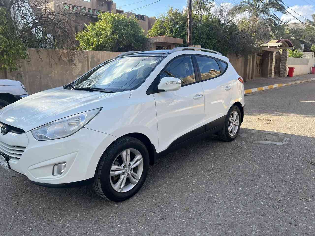 السلام عليكم 
للبيع توسان خليجي موديل 2011 بدون صبغ شرط مكفوله من صبغ وشواصي ولغد قماره بنروما 
محرك 2000 دوش المرغوب شرط 
لاتنقيص ولاتبخير 
تبريد +تدفئه + تخم تاير + صدر امامي + خلفي+ 
السياره حلوه وجاهزه من كل شي 
رقم صلاح الدين شرط التحويل 
السعر 135  وبيه مجال للشراي 
الاستفسار ***********
