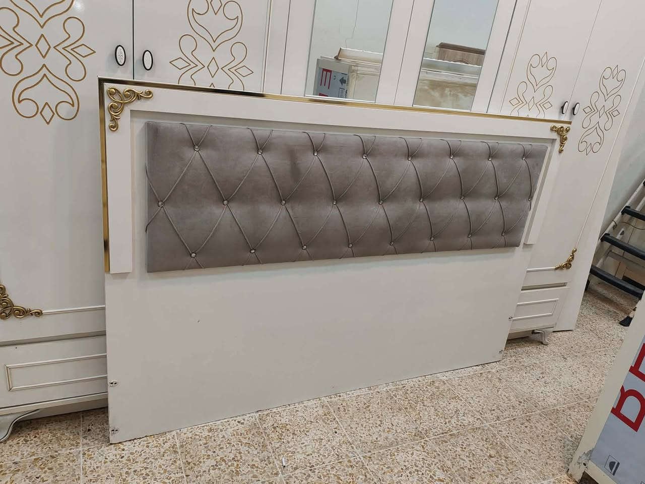 غرفه تركيه نفرين ماركة كانتري 
حيل نظيفه 
500 الف 
مكان المهندسين


**إذا كنت صاحب هذا الإعلان وتريد حذفه لأي سبب، رجاءا أرسل رسالة إلى الدعم الفني**