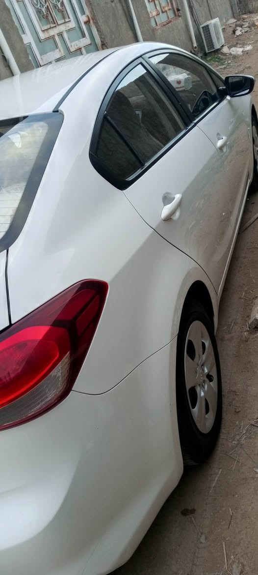 السلام عليكم
سيراتو موديل 2017
مكفوله،،، سنويه 27
رقم الماني مميز 
ماشيه 75
وكاله بأسمي من شخص وليس شركه 
استخدام شخصي ونظيفه واحلا من الصور
لون ابيض صدفي 
السعر تعال واهلا وسهلا بيك كلشي بالقسمه
متواجد اكثر شي ليلآ 
***********
