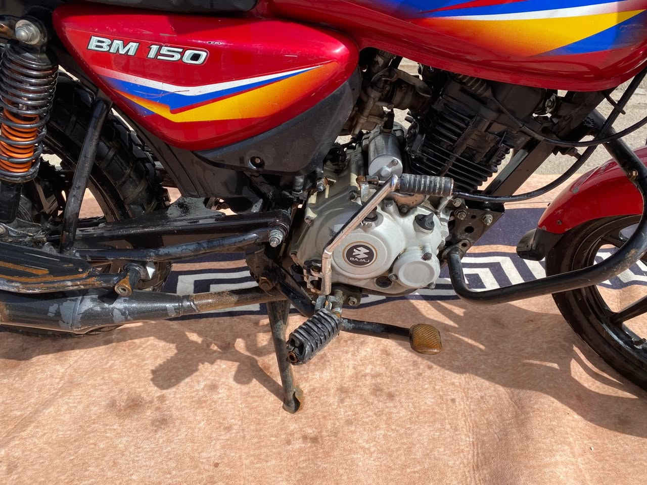 سلام عليكم دراجه بوكسر لبيع أدوات أدوات نضيفه من محرك من كلشي من كشن من تايرات سعر 650مكاني خمسمين مكفوله كفاله عامه رقمي***********
