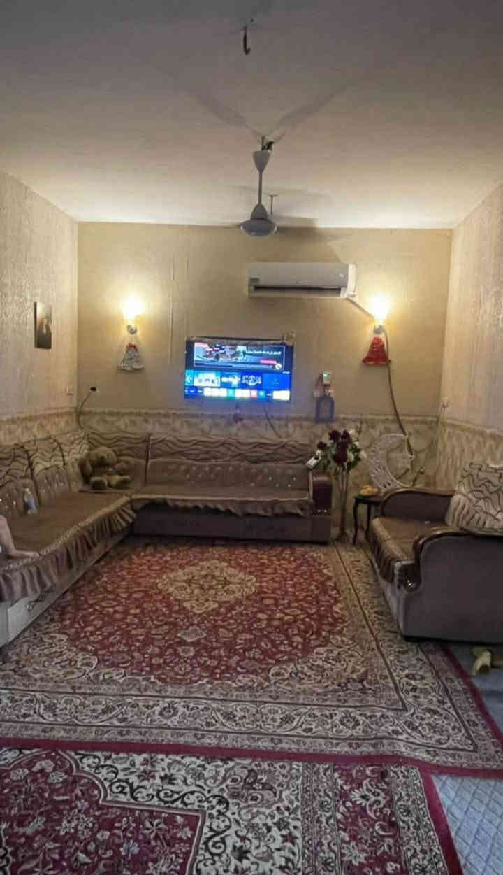 سلام عليكم. ♦
ملاحضه سعر ل 70 متر ب 80 مليون بهيج مكان 
اخوان البيت تم عرضه مره اخرئ السبب لمشتري منتضر قطعته تنباع. وتم نشر البيت مره اخرئ.راعي البيت مستعجل ع بيع
......................
عرض🔥
📍متوفر منزل طابقين مساحه (155متر) (سند 25)
حي الحوراء عمود ٣٧
 بظهر الشارع العام مباشرة
📍البيت صاير جهة حي الزهراء مقابل حي العباس 
خدمات كامله البيت مرتب بلنسبه لسعره قليل.  كما موضح بل صوره
 صاحب المنزل مستعجل ع بيعه
(السعر. 86 مليون. )🔥 البيت مو سعره لاكن مستعجلين ع بيع
وتساب*********** 
اتصل. ***********
