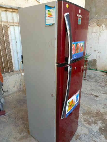 سلام عليكم ثلاجه ام دولفين نضيفه جدآ 12 قدم 
تجميد فول مكاني بغداد الراشديه ***********
