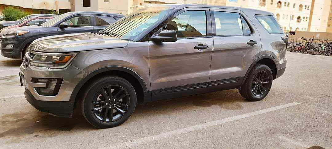 فورد اكسبلورر بوليسي 4WD - بيع فقط مستعجل 🚨
الموديل: 2017
اللون: رمادي
الممشى: [80 الف] ميل
المحرك: 3700 (V6)
الضرر: جاملغ الايمن ، وربع البنيد راجعات على البارد، وباب السائق قطعة منه على البارد (بدون صبغ).
السيارة رقم بغداد باسمي، والتحويل ثاني يوم.
السيارة جاهزة من كلشي، مسويلها إدامة وما تحتاج أي مصروف.
المواصفات:
 دفع رباعي 4x4 (AWD)
 كير 6 نمر
 كراسي أمامية كهربائية / خلفية جلد
 تبريد خلفي
 نقطة عمياء + كاميرا خلفية
 بلاجيكتور + كشافات
 تحديد سرعة (Cruise Control)
 دبل صالنصة
 عدد المقاعد: 5 راكبين
السعر: 138 وبيه مجال كربلاء, العراق


**إذا كنت صاحب هذا الإعلان وتريد حذفه لأي سبب، رجاءا أرسل رسالة إلى الدعم الفني**