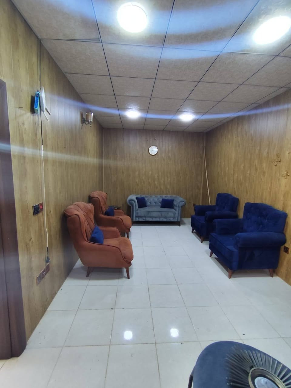 { بيت البيع  }
اربيل▫️ مجمع  ژيان ستي

خلف مدينة العاب مجدي لاند 
 غرف 3 نوم▪️صاله ومطبخ وحمام _كراج

 24 ساعة كهرباء وماء 
سند طابو يتسجل 
➖مساحة 200متر
سعار مناسب 
للاستفسار تعال خاص الواتساب
***********
