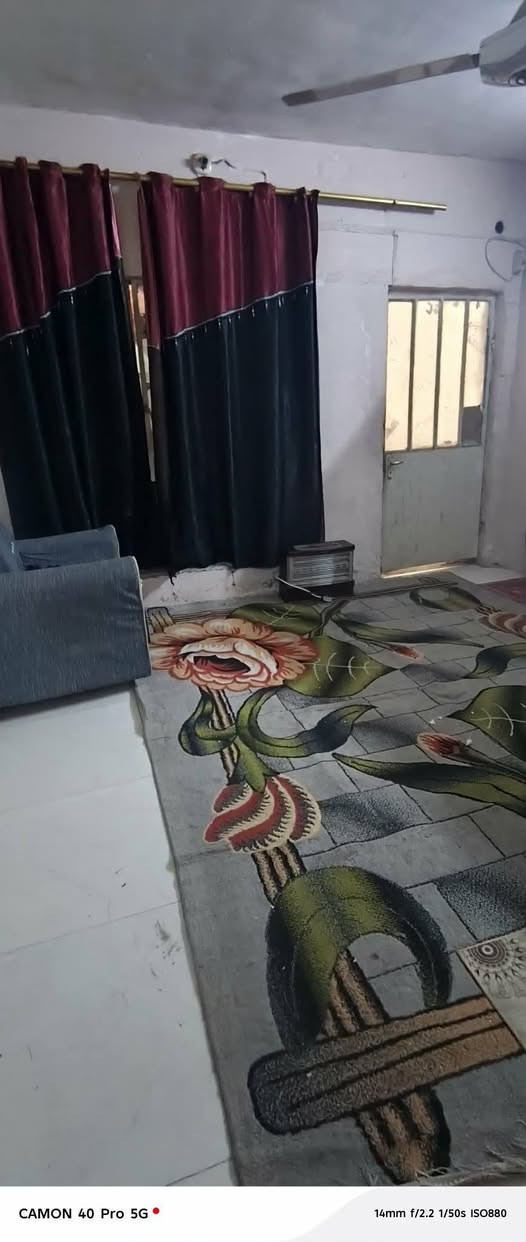 بيت لبيع مدينه الصدر قطاع 20 مساحه 50 متر تكون من غرفتين واستقبال ومطبخ طابقين مسلح سعر 70 وبي مجال قليل رقم ***********
