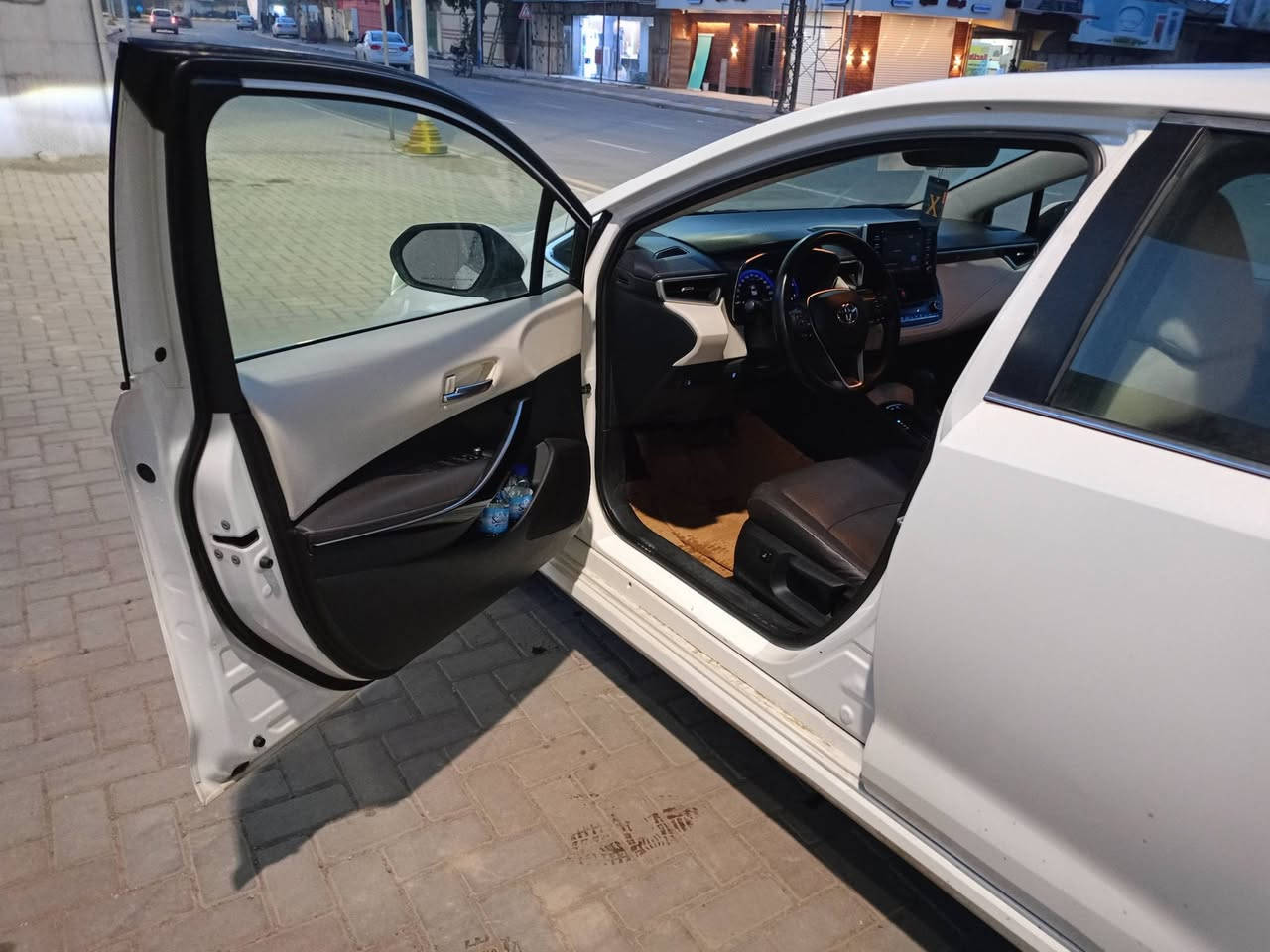 كورلا خليجي ساس GIi موديل 2020 محرك 1800 بانزيين
رقم اربيل إنكليزي سنوية لل2030 ماشية 133 الف 
 مواصفات السيارة 
/الدشبول والابواب جلد مطعم اسود وبيجي/كشنات جلد بصمة/ تنته/ مري شفط / شاحن موبايل / تبريد قطعتين أمامي وخلفي/تحكمات استيرن / رادارات جانبية/ نظام سبورت 
 السيارة مفوولة فوول 
السياره بيهه ضرر بارد فقط وصور السونار مرفقة بالصور 

السعر المطلوب 164وبيهه مجال شي بسيط 
مكان السيارة تكريت 
***********
