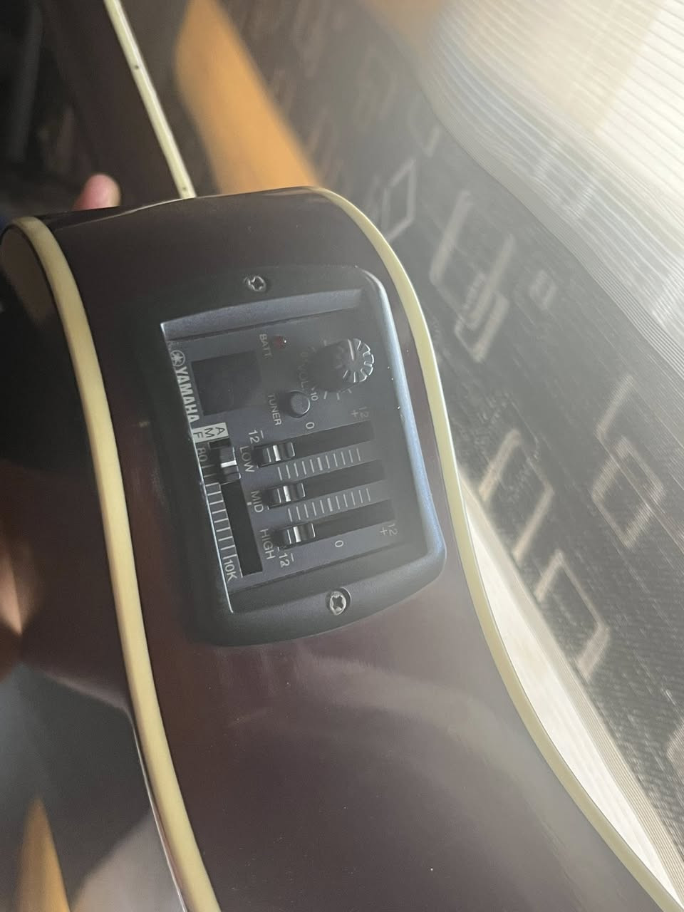 غتيار yamaha
Yamaha APX500
مع preamp
و allen key


**إذا كنت صاحب هذا الإعلان وتريد حذفه لأي سبب، رجاءا أرسل رسالة إلى الدعم الفني**