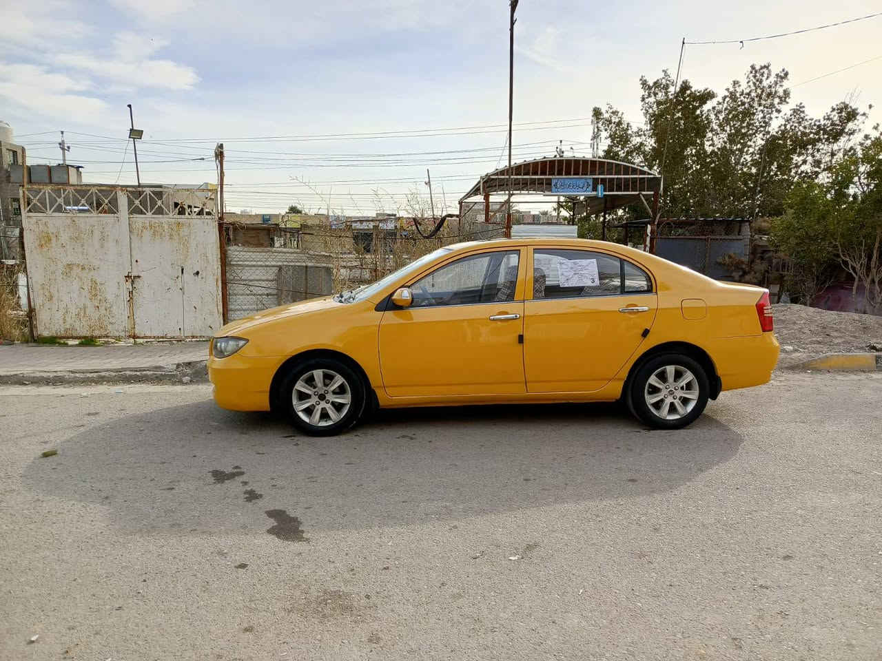 سلام عليكم ليفان 620 مكفولة من ضربه ومن صبغ ماعده جاملغ بي شويه صبغ مصفره هيه وغرامات صدر حداديه تبريد جديد السعر 50 رقم الهاتف ***********
***********
