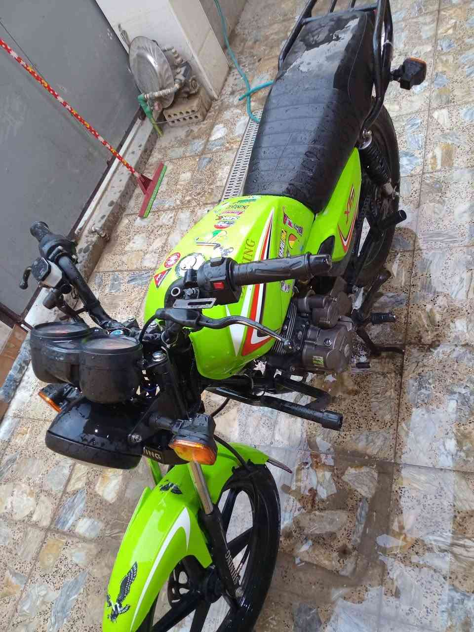 سلام عليكم
دراجة شاينك عراقي  للبيع
الدراجة (ممفتوحة) مكينة مكفوله 
 موديل (2023 نزول وأوراق 2025)
دراجة نظيفة ونشطة وكاملة مكملة تايرات دبلات كهربائيات ما بيها اي نقص بس كلوب محترك فقط 
وغراضهة الاصلية كلهن موجودة عند اي أبو ادوات 
ودراجه وياها هديه اذا تريد تشتغل دلفري 
جنطة دلفري  وستان موبايل  وبخدمة 
دراجة سعرها (650)
مكاني بغداد الغزالية 
رقمي *********** موجود واتساب
