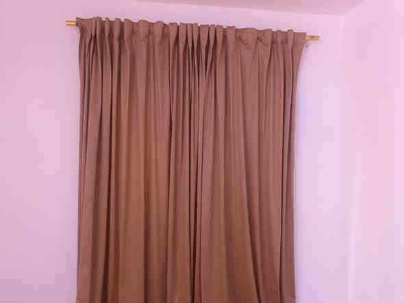 السلام عليكم يتوفر لدينا للبيع للبيع اغراض مستعمله اخو جديد ميز مكتب عدد 2 كراسي وطبلات زائد بردات وسبالت العنوان بغداد حي الجهاد السعر خاص الاستفسار***********
