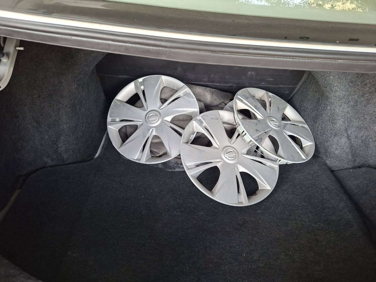 نيسان للبيع موديل ٢٠ بغداد بسمي مكينه كير صدر مكفولات  ممفتوحات سياره ماشية ٨٩ الف بغداد بسمي بدون صبغ فقط بارد بصندوك وبجاملغ  مبينات ابد السعر ١٠٧ وبيها مجال مكان سياره سيدية وبيها رصعات ٨ بالقماره مبينات ابد  سياره كلش نظيفه وجديده ***********
