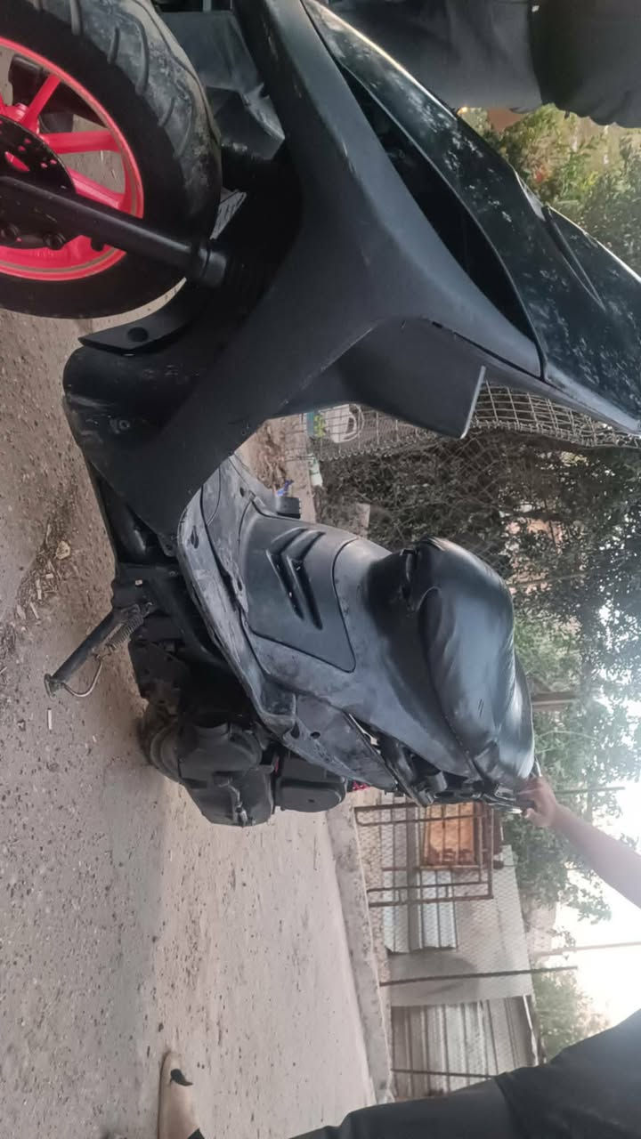 السلام عليكم دراجه مال لعب للبيع تخم تاير جيلاتين ويالي جده شغاله سلفندر سعر 300 سيديه منطقه المعالف***********
