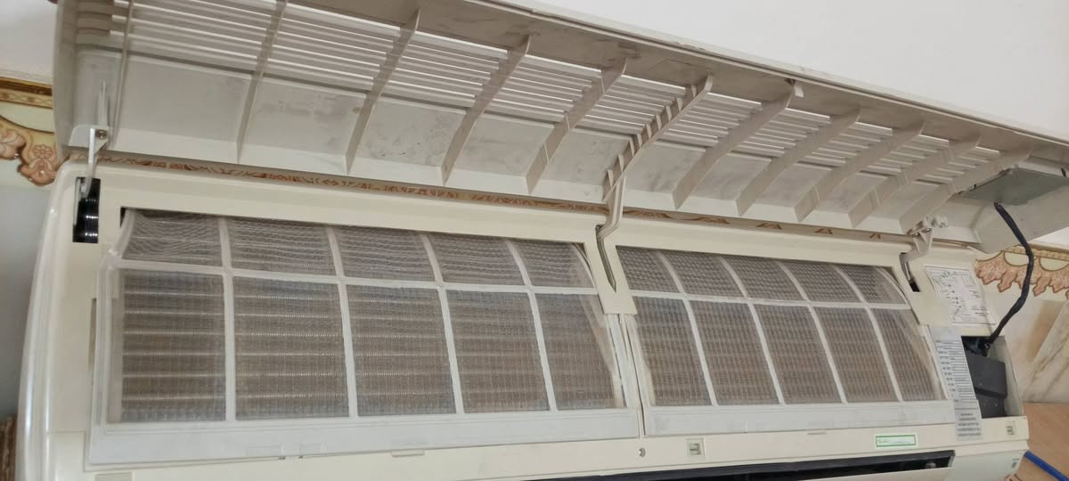 4 قطع جديد كارتون 2 طن ثري فيز شلع مليون 700 غاز 22 ابلا عنوان حي الزهراء شارع المدارس اي استفسار خاص او أتصال ***********
