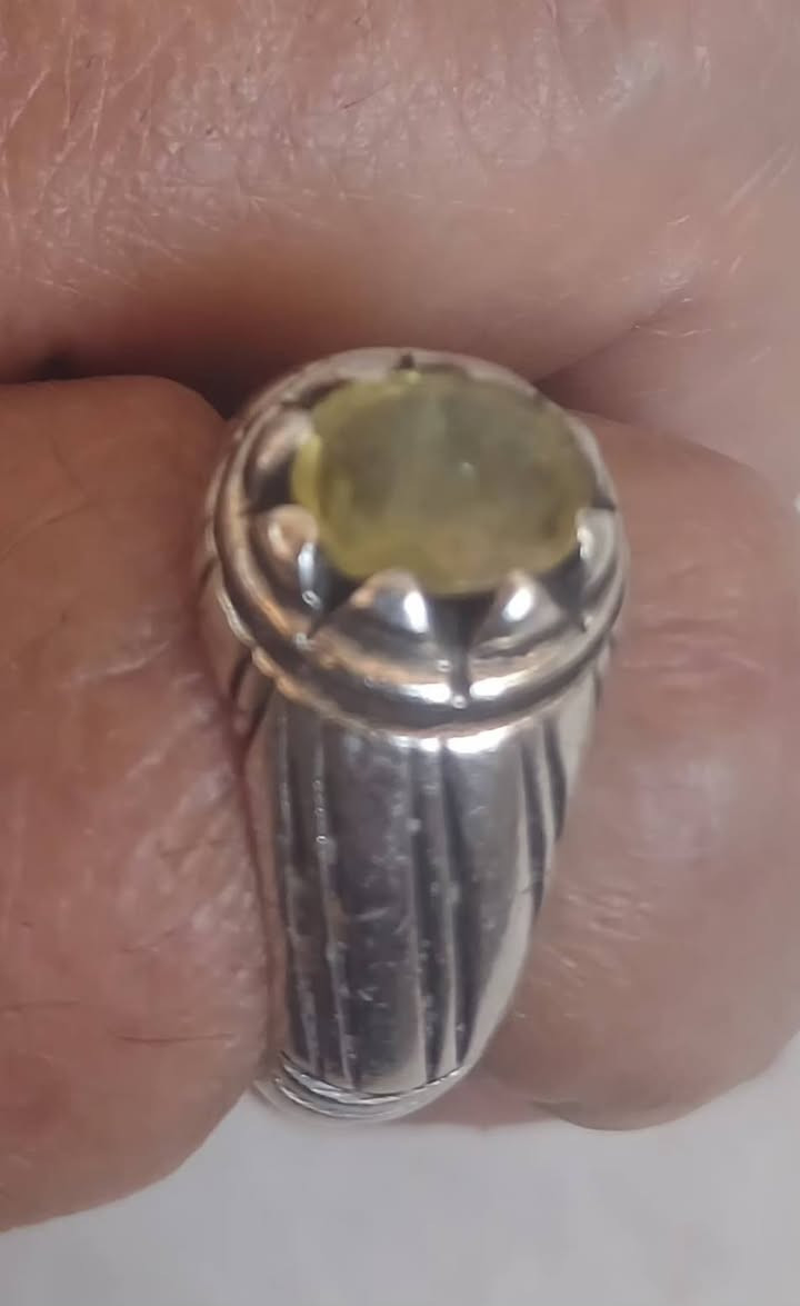 #الجميع 
ياقوت اصفر ناعم صياغه يدويه قياس 22 للبيع فقط مكاني بغداد يوجد توصيل علئ المشتري


**إذا كنت صاحب هذا الإعلان وتريد حذفه لأي سبب، رجاءا أرسل رسالة إلى الدعم الفني**