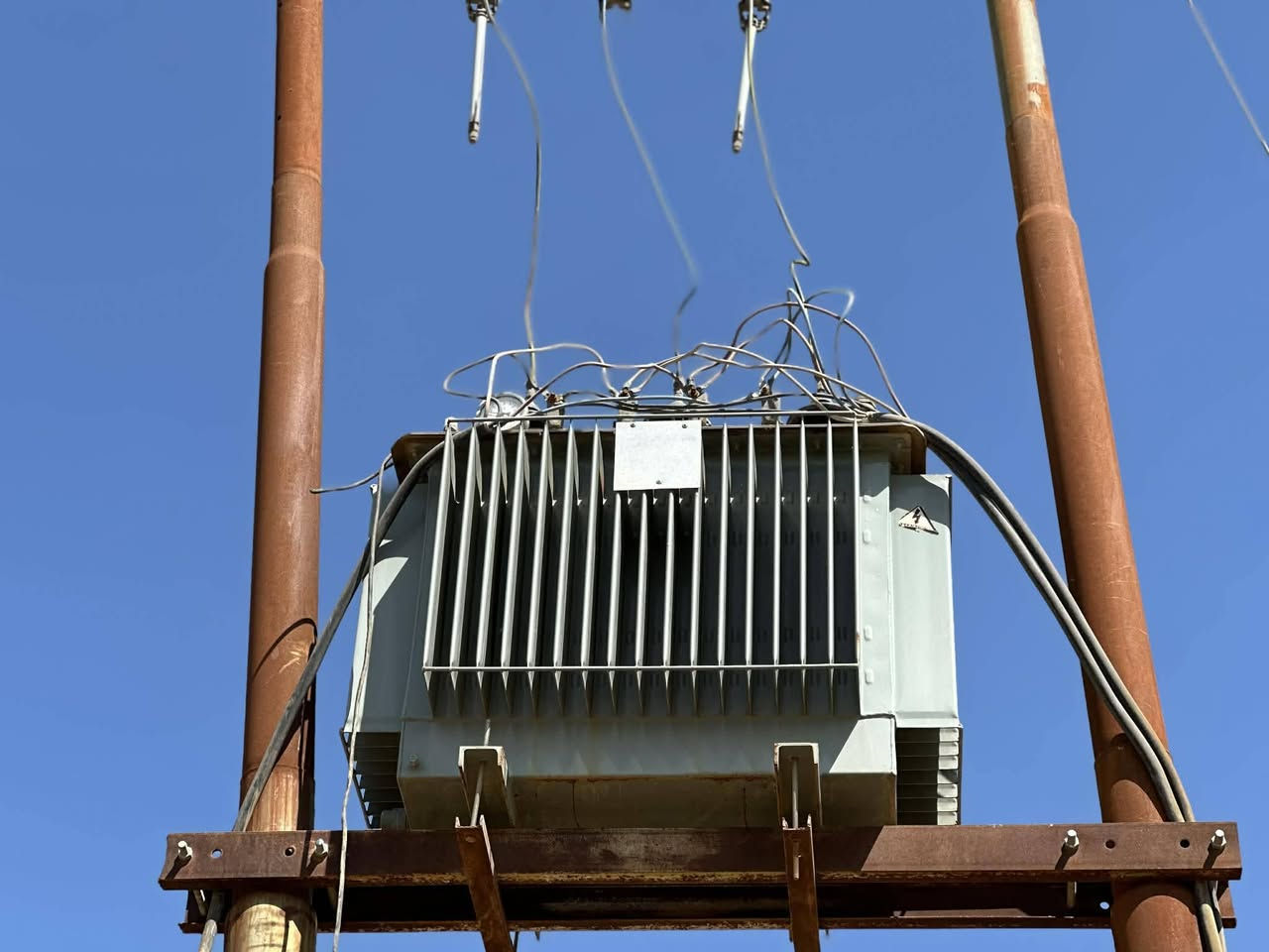 مكلف بل نشر محوله مستعمله موسم واحد نوع تركيه شرط النحاس خط 33.  ام  250  سعره 36 ورقه  وبيه مجال بسيط المكان كركوك قضاء الدبس الرقم ***********
