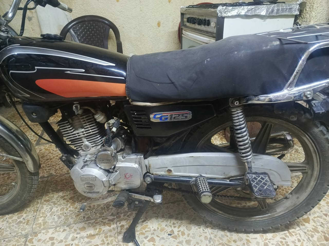 السلام عليكم إيراني تايكر 5 كير موديل 2021 المكينة ممفتوحة شرط الفحص شلعة ومعدل فول وين ميعجبك أطلع نضافتها واضحه بالصور تانكي جديد دهن مبدل بلك مبدله بريك بالمكان باتري نضيف وشغال دراجه امانه الله صارف عليها وشغل واطلع وين ميعجبك نقصها فقط كهربائيات وبكلايت أمامي وبدون اوارق اكفلها سرقة وعشائر وتاخذها من باب بيتي #ب275 ألف ولاما محتاج مابيع مكاني بغداد الكريعات للأستفسار متواجد ع فيس أو الإتصال
*********** رقمي الاسيا ويوجد واتساب 
*********** رقمي الاسيا ويوجد واتساب
