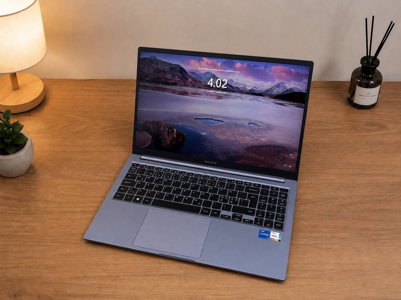 Samsung Galaxy Book 4 (180°) أوربي
المصدر: تم شراؤه شخصياً من فنلندا (الاتحاد الأوروبي).
 الحالة: مستخدم بشكل قليل جداً، وبحالة مصنعية سليمة تماماً
 المواصفات الفنية:
 الموديل الدقيق: Galaxy Book 4 (NP750XGK).
 المعالج:  Intel Core i5TM (الجيل الحديث - أداء سريع وموفر للطاقة )
 الذاكرة العشوائية (RAM): سعة 8 جيجابايت.
 الهارد (SSD): ذاكرة فائقة السرعة بسعة 512 جيجابايت NVMe.
 الشاشة: شاشة غامرة بدقة FHD وحواف نحيفة جداً مقاومة للانعكاس.
 لوحة المفاتيح: لوحة كاملة الحجم (تتضمن الأرقام الجانبية Numpad) بتوزيع أوروبي.

يفتح بزاوية 180 درجة كاملة، أي يمكنك بسط الشاشة لتصبح بمستوى لوحة المفاتيح تماماً على الطاولة.

السعر 849 الف دينار عراقي
المكان: بغداد- لا توجد خدمة توصيل
للتواصل على واتساب:

009647746496230


**إذا كنت صاحب هذا الإعلان وتريد حذفه لأي سبب، رجاءا أرسل رسالة إلى الدعم الفني**
