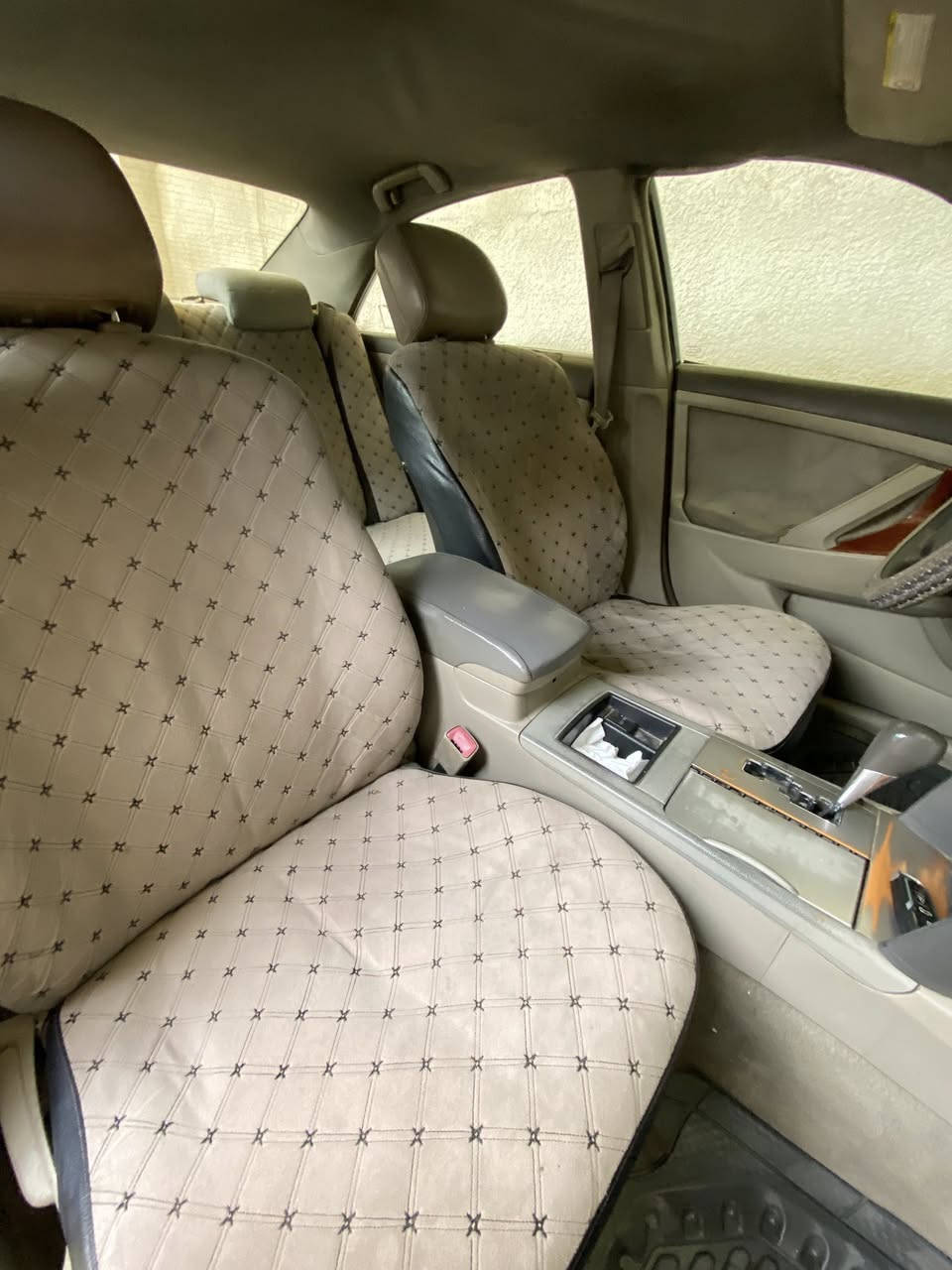 السلام عليكم
كامري خليجي 2007 سيارة جاهزة 

كير. محرك  تبريد مكفولات تخم
تايرات جديد . صدر امامي وخلفي سليم 
 سيارة مال بيت وبحالة جبدة 
 مصبوغة حزام حادثة جاملغ خلفي ايمن فقط  وجاملغ امامي ايمن بي طخة بسيطة اربع اصابع 
السيارة بجم امامي وخلفي كبس بدون  اي دواخل 
مكان السيارة بغداد 
رقمها بابل 
 
السعر 80$ وبيها مجال بسيط 

***********
