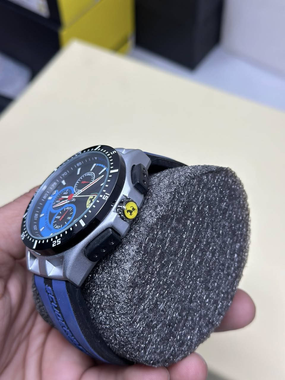 ساعه Ferrari
كوالتي عالي 
جميع السناتر شغاله نضام ستوب وتش
قطعه مختمه سير ربر اصلي 
مقاومه للماء زجاج زفير 
25 الف على اول تم


**إذا كنت صاحب هذا الإعلان وتريد حذفه لأي سبب، رجاءا أرسل رسالة إلى الدعم الفني**