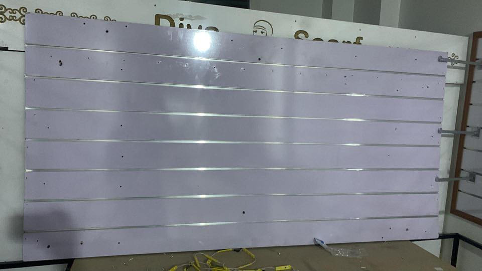 ٢٣ مەتر مێز  ٢ قات ٨٥ سانتیم بەرزی قولی ٥٠ سانتیم
داری رەفەکان ٣٠ سانتیم  ٥٠ مەتر 
Mdf یەک قالب 
قۆلی رەفە رەشەکە ٥٣ دانە سلڤەرکە ٦٥ دانە 
٥٥٠ هەزار مامەلە
***********
