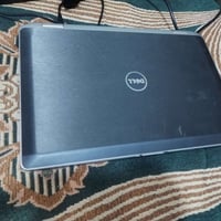 Dell • نضيفة • شاحن أصلي