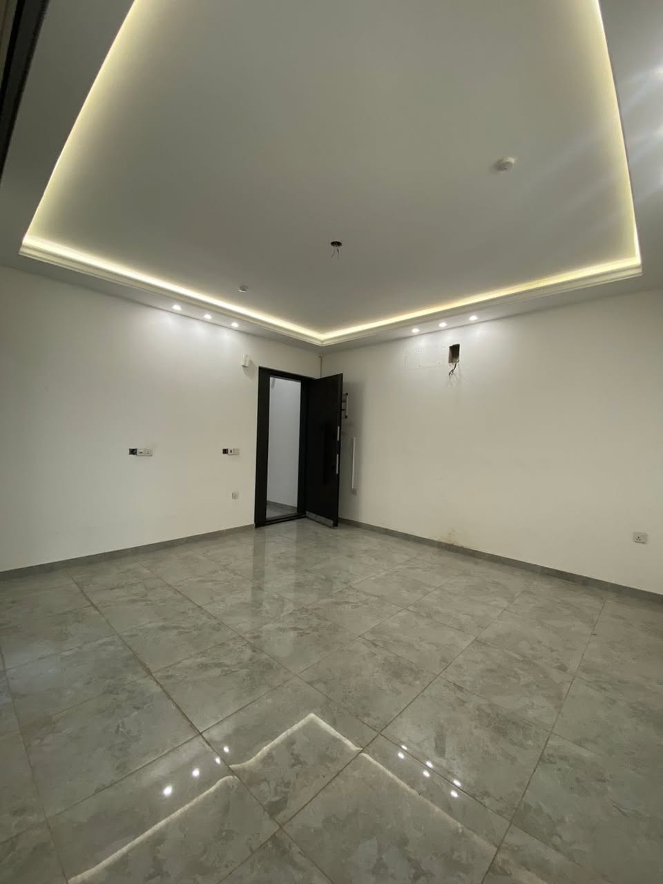 🔥للايجار في السيدية شقة طابق اول ايجار 900زيرووو
نضام مصعد🛗

مجهزة بكاونتر تحتوي على👇🏻

غرفتين صالة مطبخ خدمات حولي بالكاونة والموقع مميز جدا وزيرو

غير هذا توجد عروض كثيرة🔥

للاستفسار والتواصل  

*********** العقاري زين العابدين الشمري
