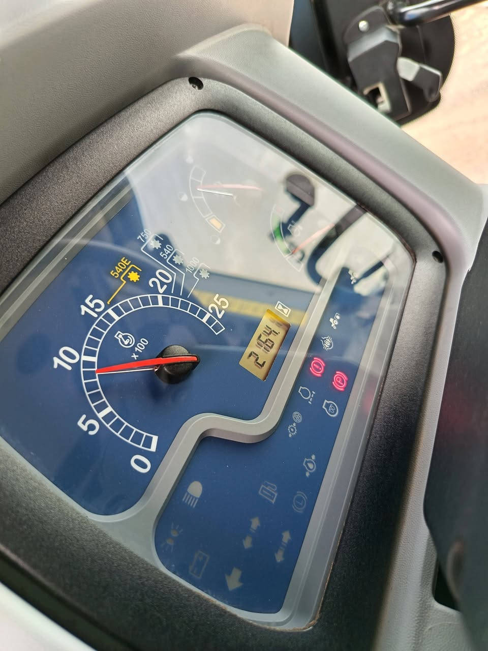 💣💣💣💣 
نيوهولند 2024
مشتغل 2100 ساعة
مواصفات فول عادي
سنوية جديده لسنه 2029
كير مع محرك كفاله عامه ولا برغي ما مفتوح
لا يوجد أي ضرر مكينه نظيفه جدا
السعر 285 $
المكان صلاح الدين
رقم أربيل تحويل ثاني يوم 
***********
***********
