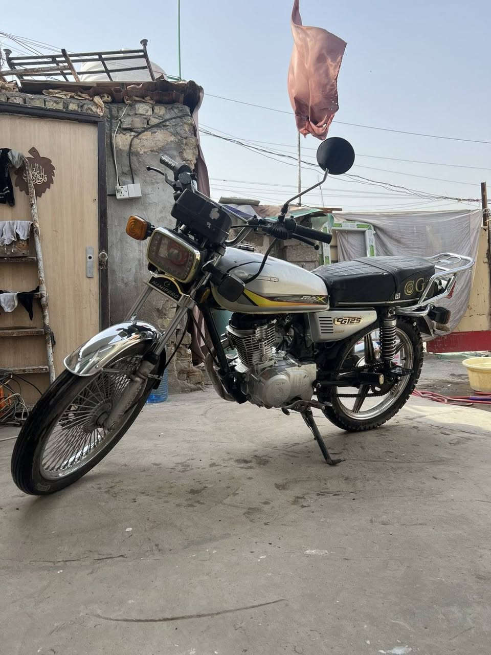 السلام عليكم سولنك تايكر ٤ كير ٢٠٢٣ دراجه مكينه خير من الله كبل لشغل وين متريد تروح بي روح كهربائيات شغاله بيه نقوصات بسيطه صيني صفاحيه يمنه طعجه بتانيكي بس ما مزروف تاير خلفي مفطر بس يمشيك مابي شي اوراقه ضاعن من يمي اكفلكياه ابكلشي السعر ٤٠٠ وبيه مجال (بغداد الدوره) ***********
