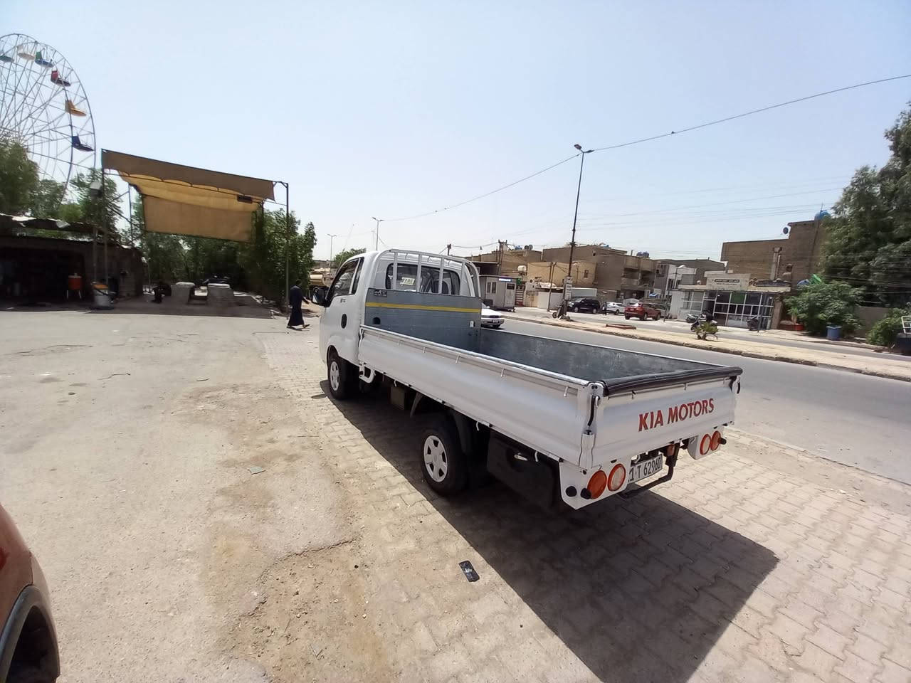السلام عليكم سيارة كية حمل موديل 2017 مكفولة كفالة عامة لا ضربة ولا صبغ محرك 2700 رقم بغداد  مكان مدينة الصدر  رقم تلفن ***********
