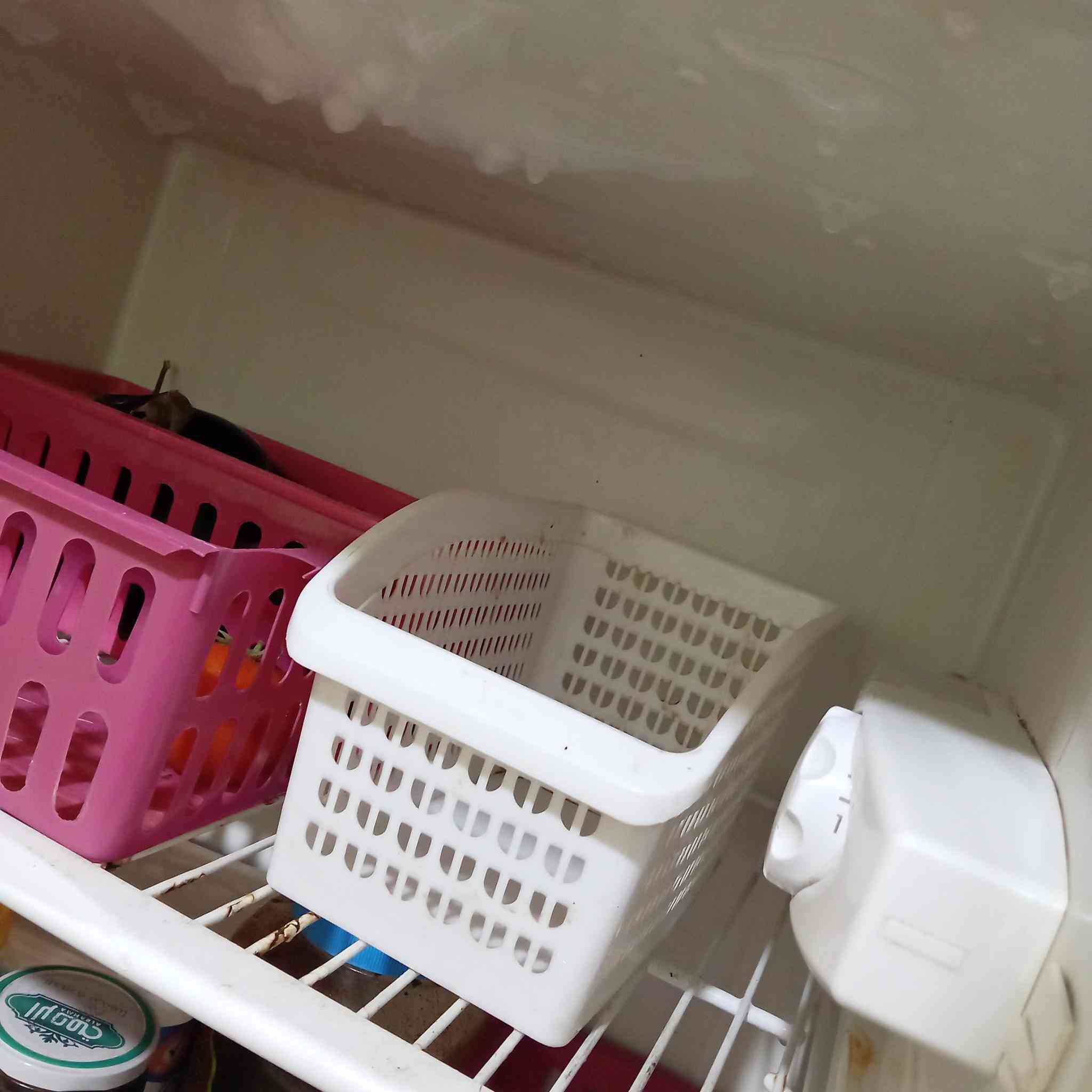 ثلاجه ب150وبيها مجال *********** والله نضيفا بس مكان ماعندي
