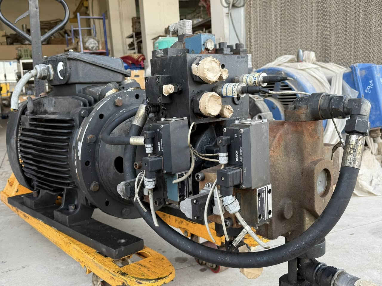 سلام عليكم 
منظومة هيدروليك كاملة بدون نقص ماطور 60 حصان WEG/Lenze دورة 1500 rpm مع مضخة وبلوك صمامات المانية من شركة BOSCH بقوة 315 Bar

-للتواصل عبر الخاص او الواتساب : ***********
 -العنوان: كركوك – المنطقة الصناعية فرع محطة الشهيد او ببسي تاج

📍تتوفر خدمة توصيل الى جميع المحافظات
