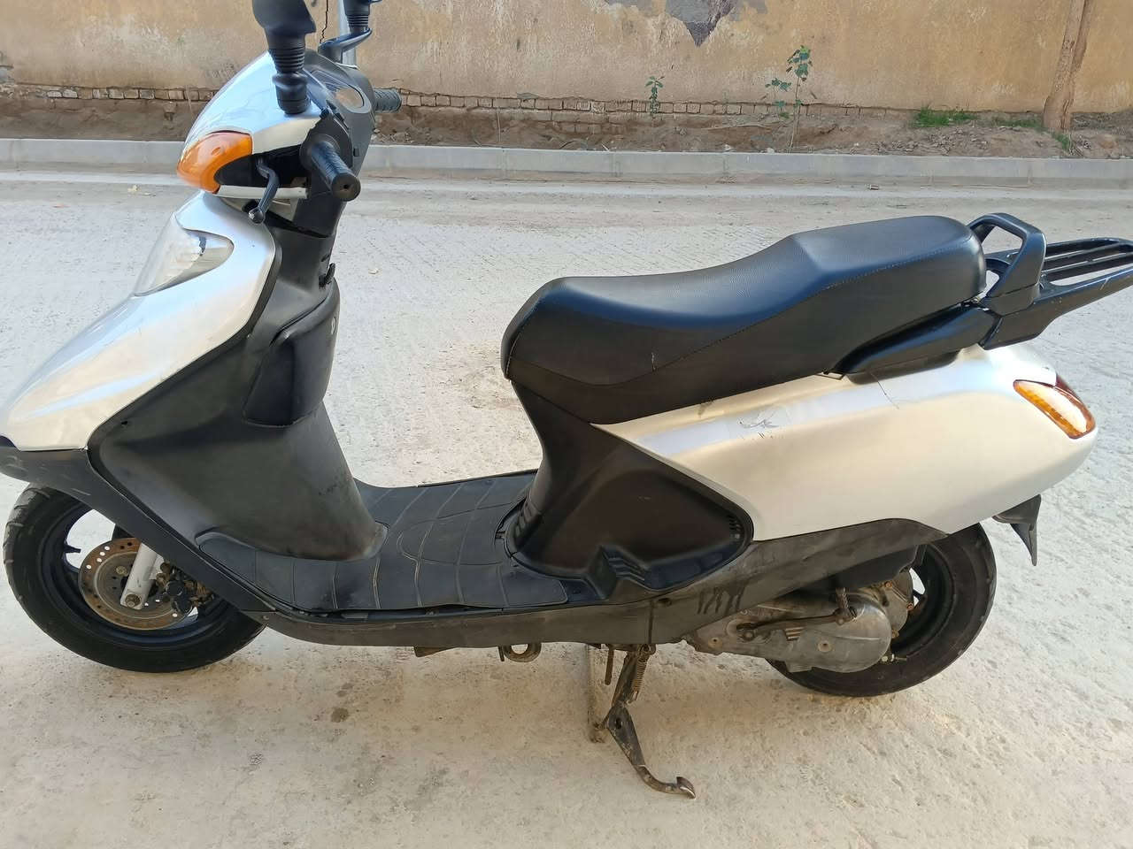 سبيسي ياباني نظيفة شغال سلف وهندر ناعمه مفتوحة مرة وحده 
رايدها 500وبيها مجال الشراي يدلل
مكانها كوت حي الجامعة


**إذا كنت صاحب هذا الإعلان وتريد حذفه لأي سبب، رجاءا أرسل رسالة إلى الدعم الفني**