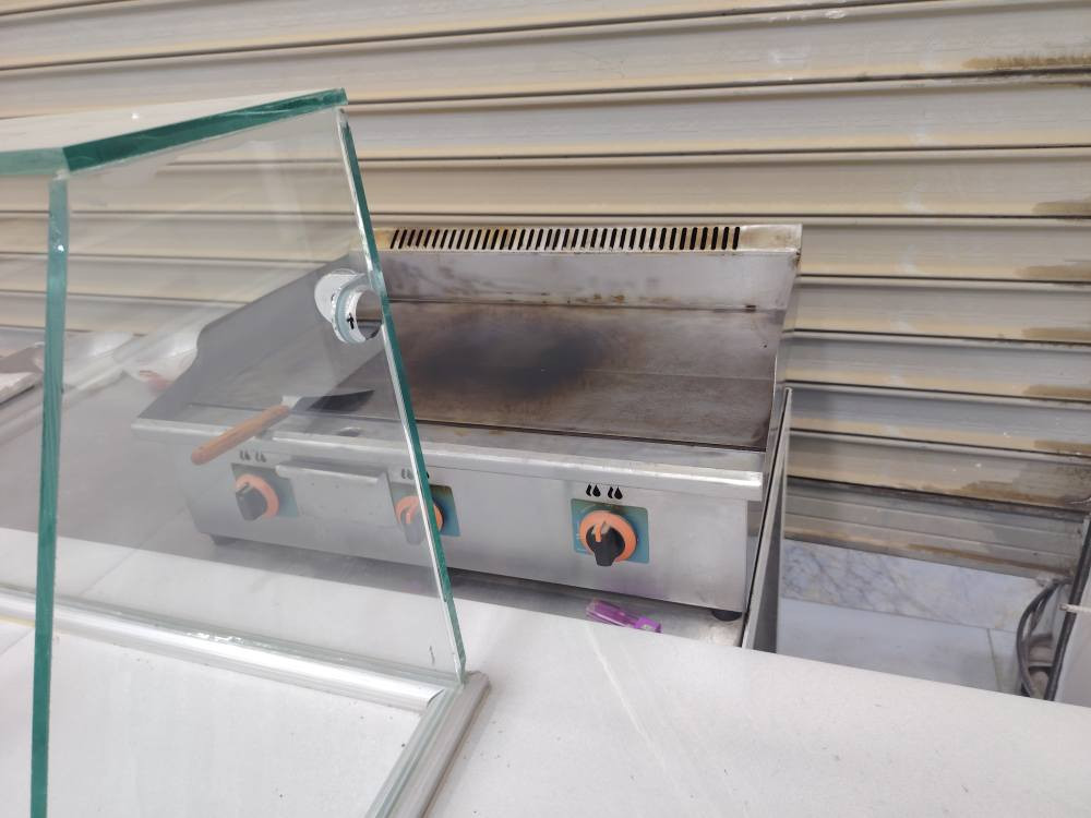 للبيع الشراي يتصل ***********
قلاية فلافل 
قلاية برگر 
مثرامة حجم 22 
ثلاجة حجم كبير كونكورد
ميز جام خانة  مترتين ب متر L عمارة, ميسان
