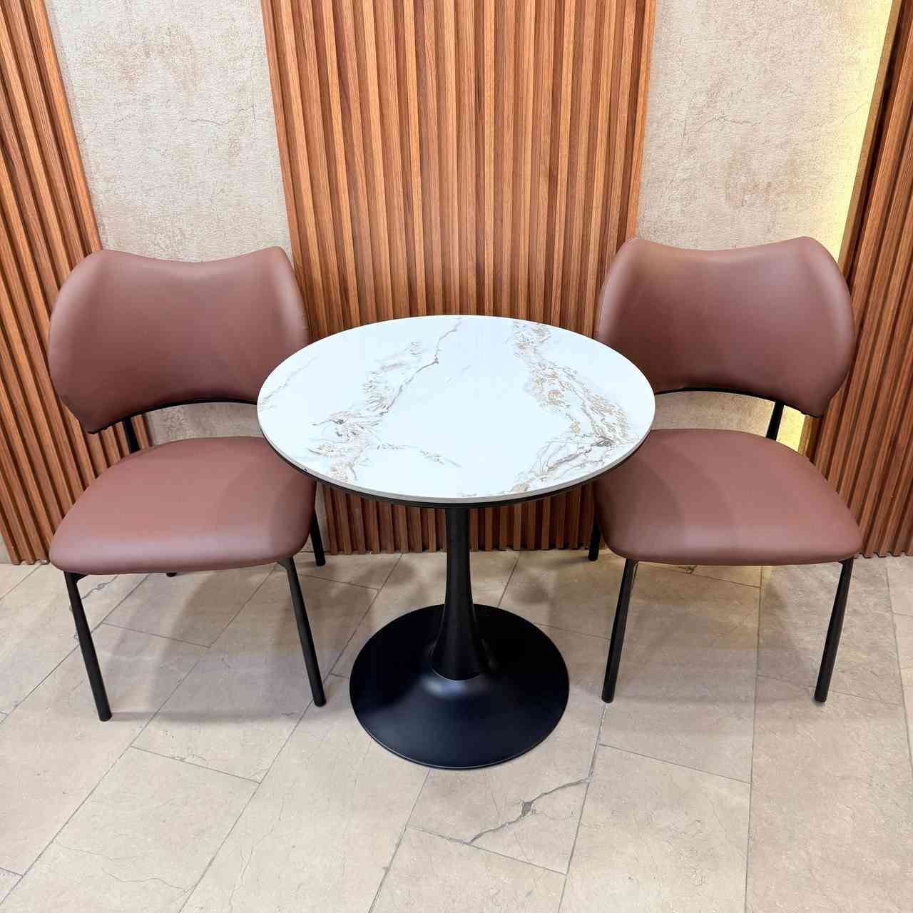 ‎⬇️ تخفيضات العيد ⬇️

‎سيت استراحة  ميز طعام وكرسيين
‎سطح الميز رخام مزجج 
‎قياس الميز  70* 70 سم 
‎الكراسي دوشمة جلد وارجل حديد 
‎السعر 135 الف 🥇
‎وتوجد خدمة توصيل


**إذا كنت صاحب هذا الإعلان وتريد حذفه لأي سبب، رجاءا أرسل رسالة إلى الدعم الفني**