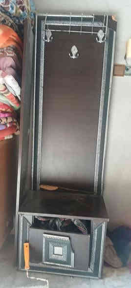 للبيع غرفه تركي سلايت لون اسود بيت نجاني مستخدم السعر 250 وبيها مجال للطيبين للستفسار هاتف ***********
