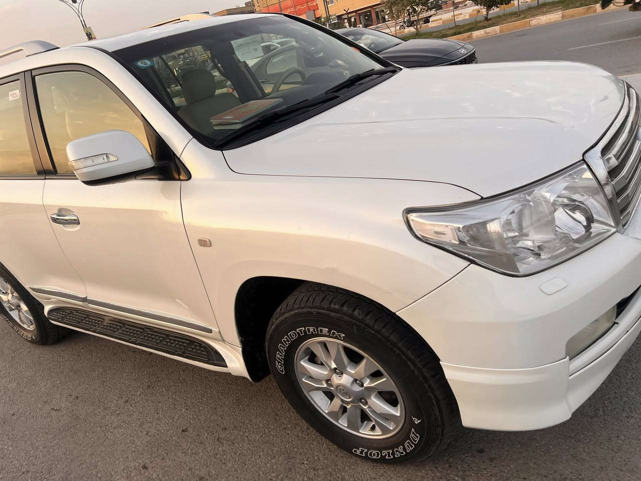 سلام عليكم
لاندكروز 2010 مكفوله فقط مكينه مجفت 
سعر 270 
للاستفسار  ***********
