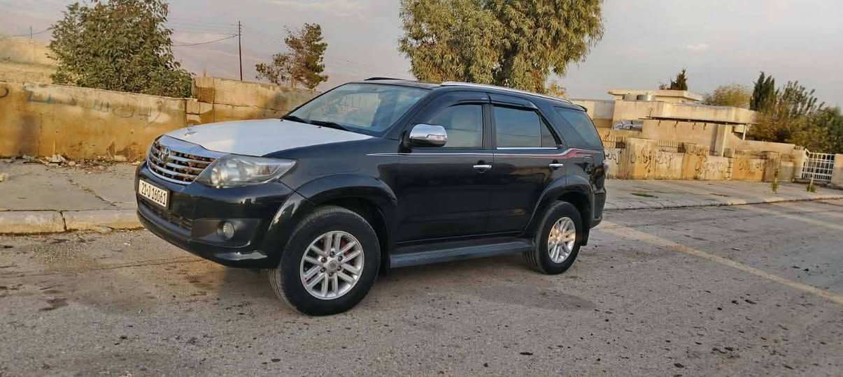 تویتا فۆرت چینەر
مۆدێلی.2012
بێ بۆیاخ دەعامیشی بۆیاخی نیە مەکینەی نەکراوەتەوە
سەنەوی تا 2029تازەیە 
سێ ڕیز کوشنەتەبریت مەرکەزی
گیر تۆماتیک دەبڵ ئەکسل 
سەیارەی ماڵە هی مەعرەز نیە
سعری.175مجالیکی کەم
***********
*********** السليمانية, العراق
