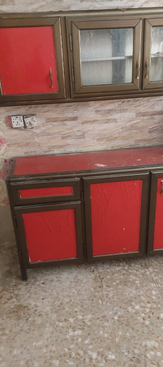 سلام عليكم كاونتر ٣قطع   قطعتين متر ونص + سنك متر   وجهاز كهربائي ويا سعر ٢٥٠ وبي مجال استفسار***********
