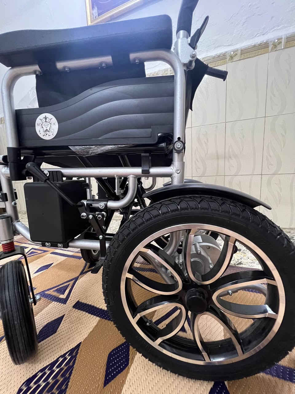 كرسي الكهربائي جديد غير مستعمل للبيع سعر 500 و بي مجال للشراي مكاني بغداد 
المراسله واتساب | ***********
