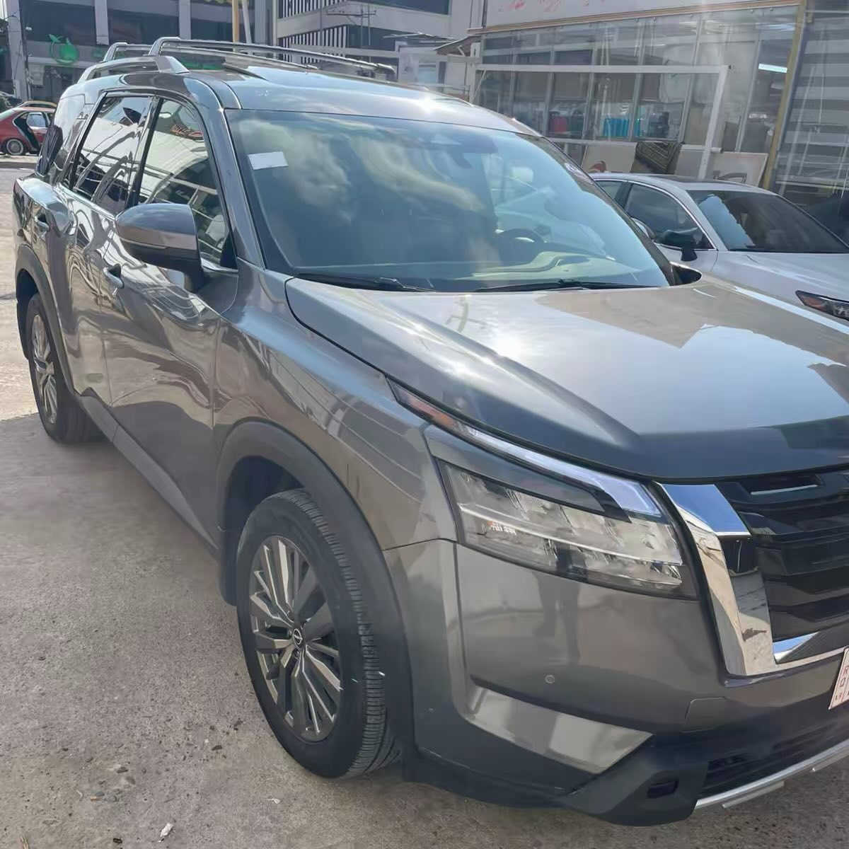 للبيع پاثفندر 2024 فول مواصفات 1/1
NISSAN
PATHFINDER 
2024
SL
3,5L
V6
30,000 MILES
المواصفات SL 👑///
• داخل جلد ابيض ملكي
• محرك V6 سعة 3.5 لتر بنزين
• قوة 284 حصان
• عزم دوران 259 رطل/قدم
• قير أوتوماتيك 9 سرعات
• نظام دفع رباعي (4WD)
• 7 وضعيات قيادة
• استهلاك وقود تقريبي: 21 مدينة / 27 طريق سريع
• سحب حتى 6000 رطل
• جنوط ألمنيوم 18 إنش
• مرايا جانبية كهربائية مع تسخين
• باب خلفي كهربائي
• فتحة سقف (اختياري)
• مصابيح أمامية LED
• إضاءة نهارية
• مصابيح ضباب
• زجاج خلفي مظلل
• رفوف سقف
• مقاعد جلد فاخرة
• 7 أو 8 ركاب
• مقعد السائق كهربائي
• تدفئة مقاعد أمامية
• مكيف أوتوماتيك ثلاثي المناطق
• مقود جلد متعدد الوظائف
• دخول ذكي وتشغيل بصمة
• نوافذ كهربائية وقفل مركزي
• شاشة لمس 8 إنش
‏• Apple CarPlay + Android Auto
• بلوتوث + USB
• شاحن لاسلكي
• نظام صوت Bose 
• كاميرا خلفية
• كاميرا 360 
• نظام ABS
• نظام الثبات الإلكتروني VSC
• تحذير مغادرة المسار
• مراقبة النقطة العمياء
• فرملة طوارئ أوتوماتيك

ضرر/// ( بونيد صبغ + جاملخ صبغ )
بدون دواخل ✅
شواصي سليمة 💯
بدون ايرباك ✅

السعر /// 253 $ ورقة وبيها مجال 💵

سيارة جديد و جاهز مابيها اي نقص ✅

پوليش و حمام جديد ✅

سيارة كاتي يترقم المحافظات شمالية ✅

مكان سيارة - كركوك 🌇

📞  0770 137 0765

📞 0770 094 3499
