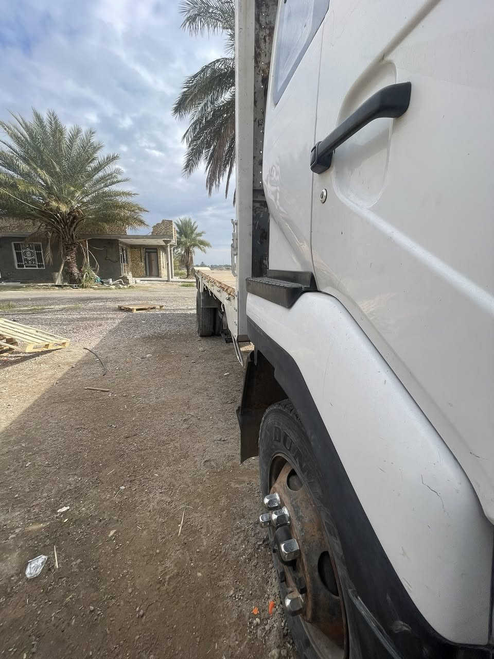 السلام عليكم للبيع نيسان موديل 2002رقم بغداد 4 طن طوله 6وربع مكينه كير كفاله شواصي كفاله بدي فلات مكاني بغداد  سعر 155 وبيه مجال مكاني بغداد تاجي اي ستفسار  ***********
