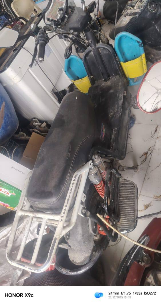 السلام عليكم ورحمة الله وبركاته
دراجة جابة صاحبة تصليح قبل ٣اسابع تقريبا  كال الصبح اجيب حساب واجي اخذه ومرجع بعد يمي بالمحل وكال من حي الزهور  خلي يراجعني ياخذه 

التواصل مع صاحب المحل: ***********

عنوان محل  سايدين حديثات الي يطلعن على زوبعي اسم محل( اضواء العامريه)

ملاحضه:🔻اسبوع من تاريخ نشر هاذه المنشور يسقط حق المطالبه في الدراجه وشكراً...
