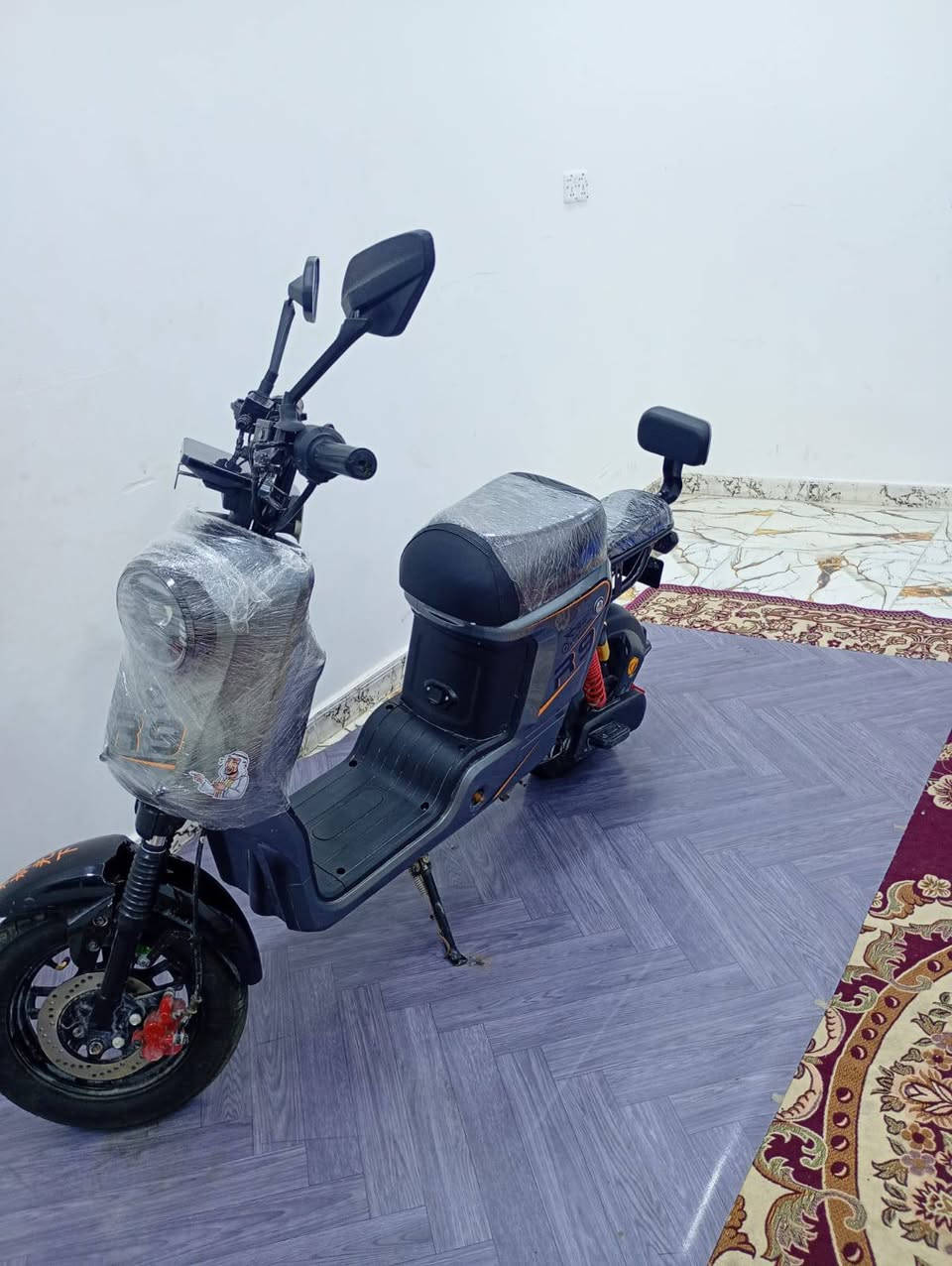 سلام عليكم دراجه لبيع كهربائيه ار 9
بدون بطاريات سعره 300 
لتواصل ***********
