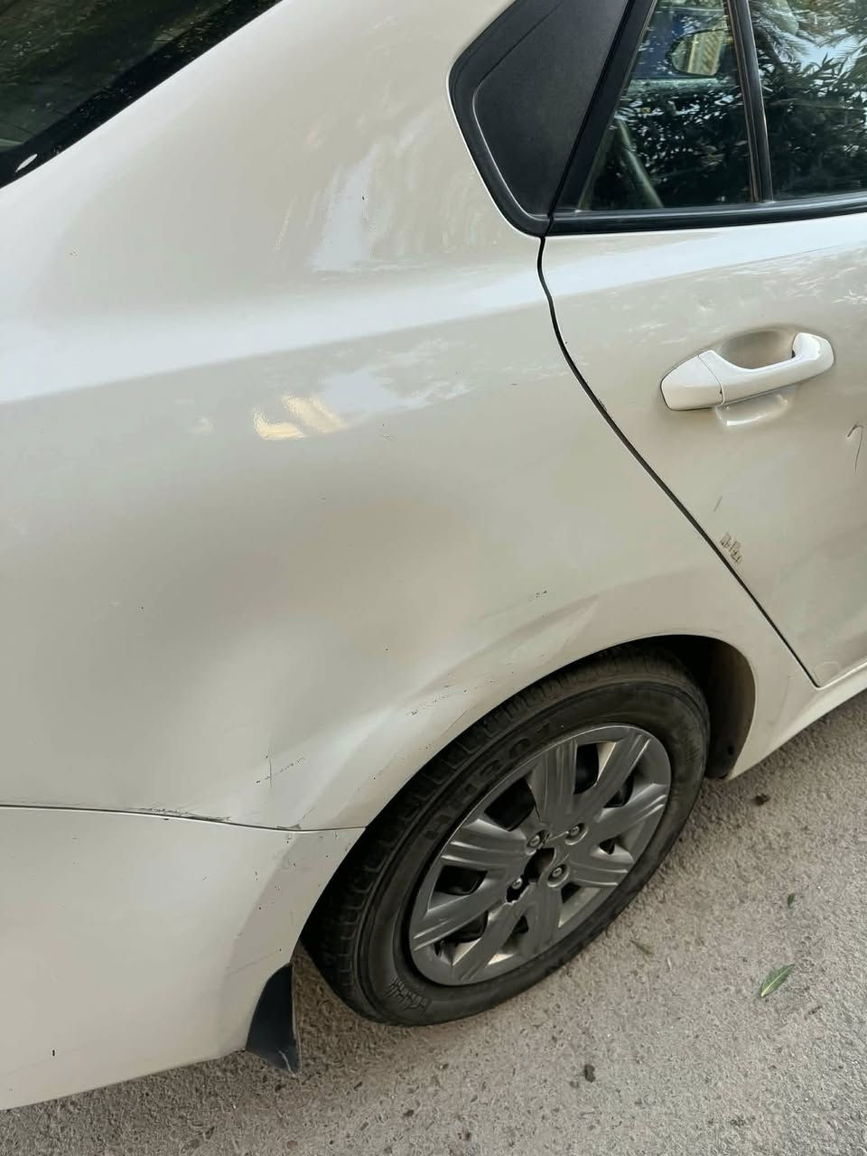 كيا ريو موديل 21  محرك 1600 ماشي 90 الف صور الحادث موجود امامكم وبيهه حالياً اضرار بسيطه مكاني بغداد الدوره 
للاتصال والاستفسار ***********
السعر 95 ورقه
